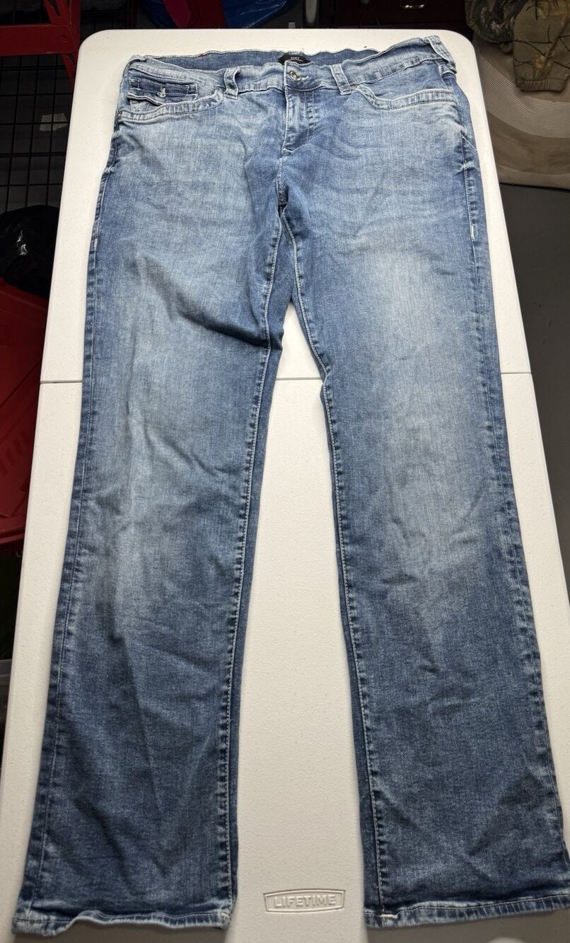 True Religion Men's Denim Jeans Light Wash Ricky Relaxed Size 38x32 Straight Leg